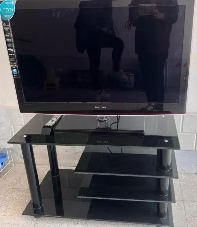 تلویزیون سامسونگ اصل مالزی سری ۶ و میزتلویزیون|تلویزیون و پروژکتور|نائین, |دیوار