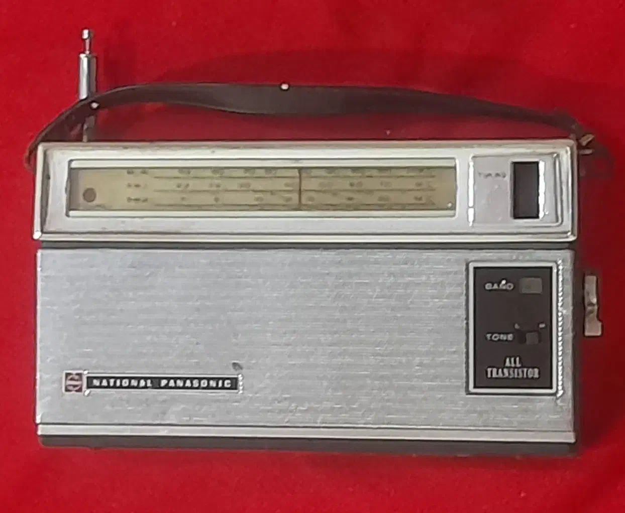 رادیوقدیمی ۷۰ساله|کلکسیون اشیاء عتیقه|شاهین‌شهر, نبوت|دیوار