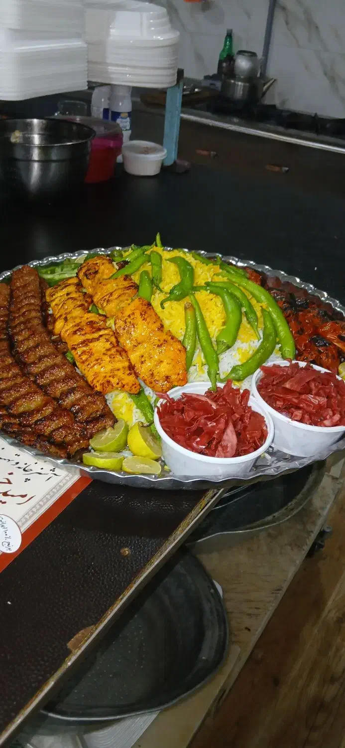 استخدام پیک موتوری با موتور تمام وقت و نیمه وقت|استخدام خدمات فروشگاه و رستوران|اسلام‌شهر, چیچکلو|دیوار