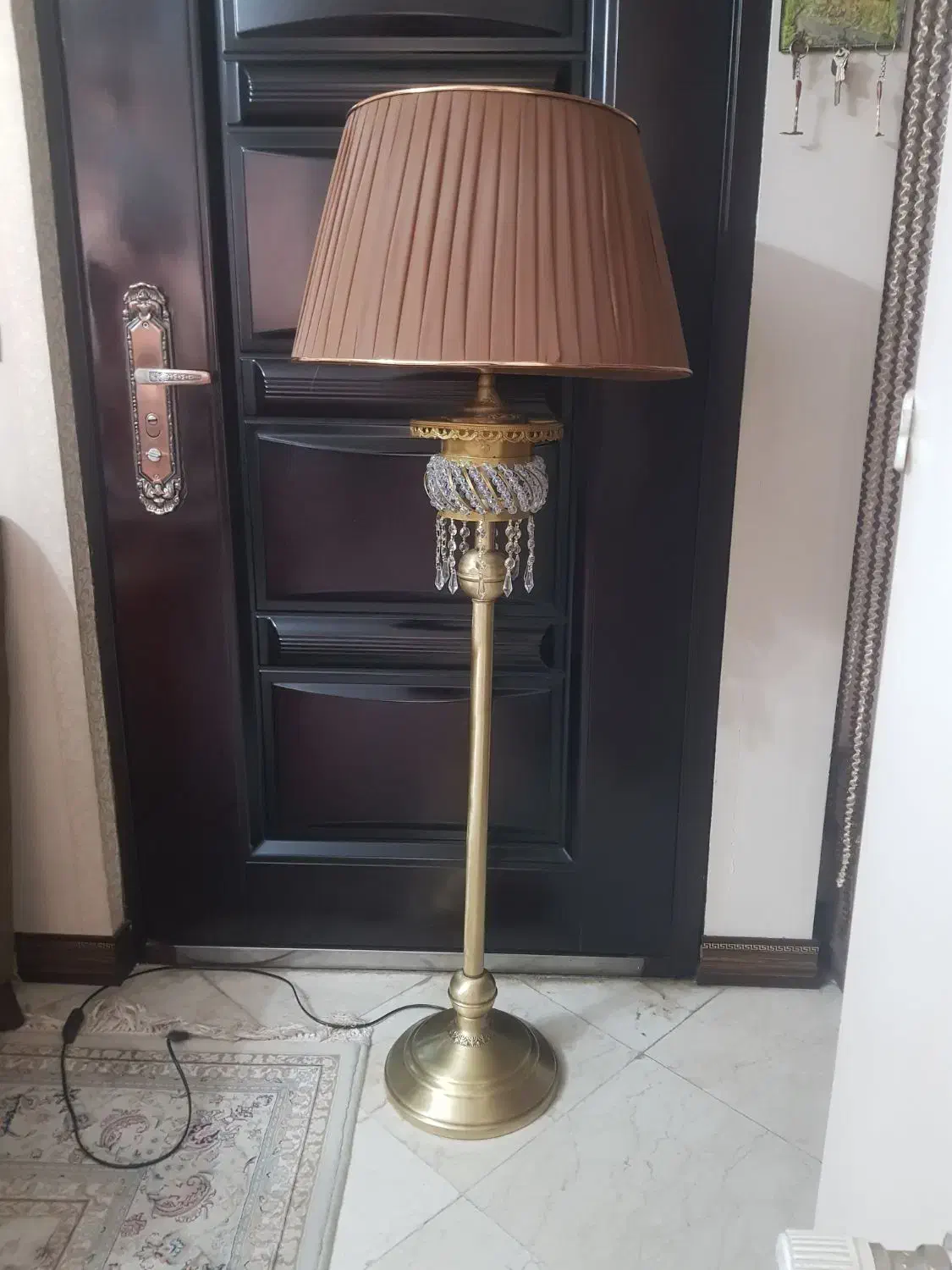 آباژور کنارسالنی|چراغ خواب و آباژور|تهران, دهم فروردین|دیوار