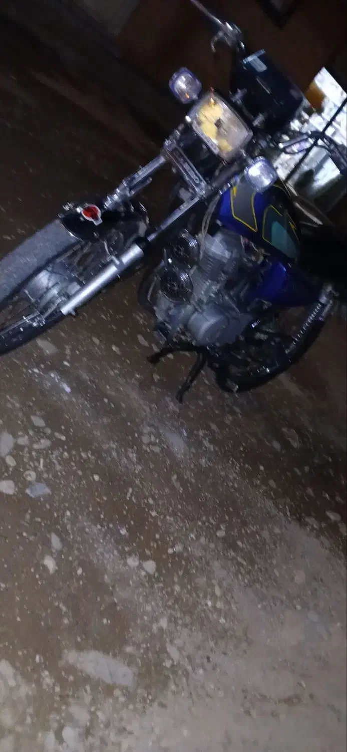 هندا 125|موتورسیکلت|اسفرورین, |دیوار