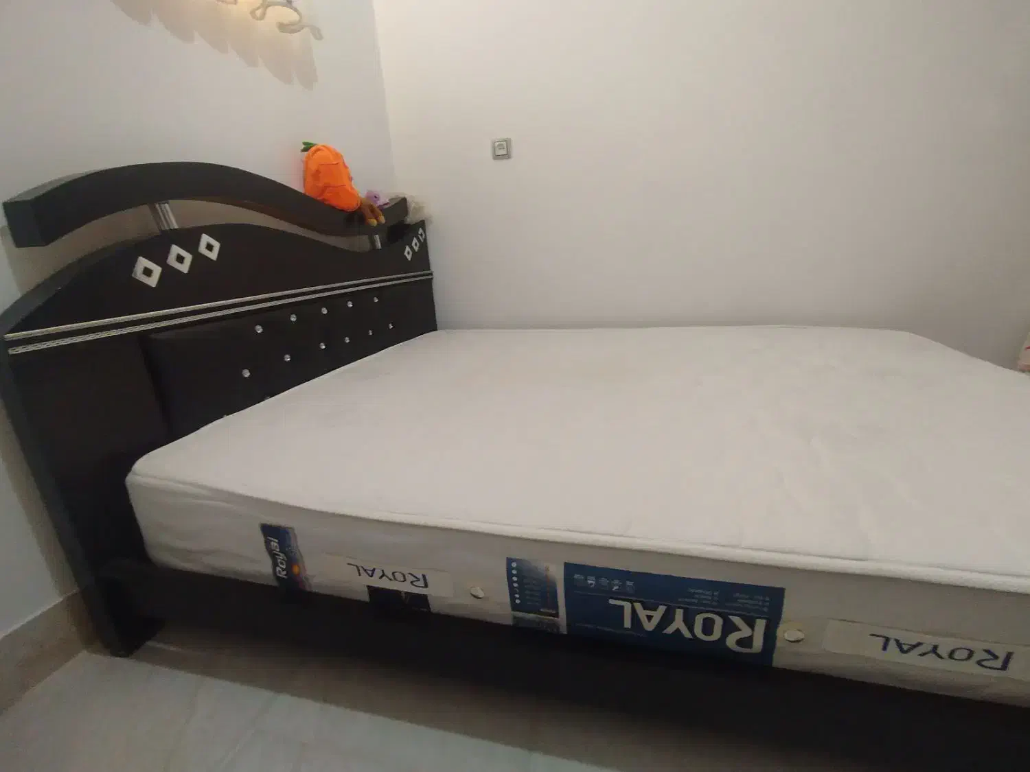 فروش تخت خواب دونفره با دراور و آینه و تشک ..|تخت و سرویس خواب|شاهرود, |دیوار