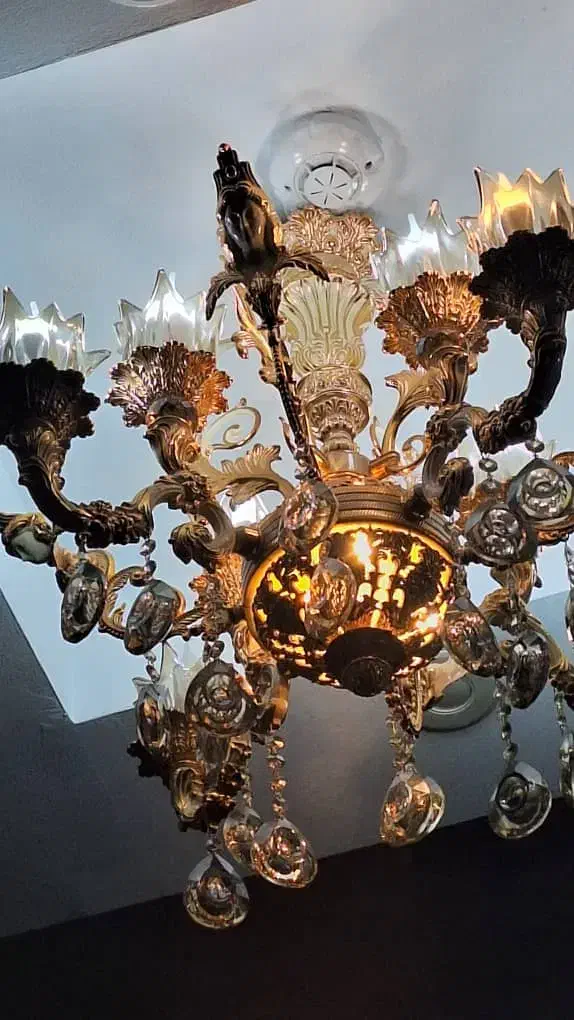 لوستر 8 شاخه 8 ماه گرفتم نو هست|لوستر و چراغ آویز|پردیس, فاز ۳|دیوار