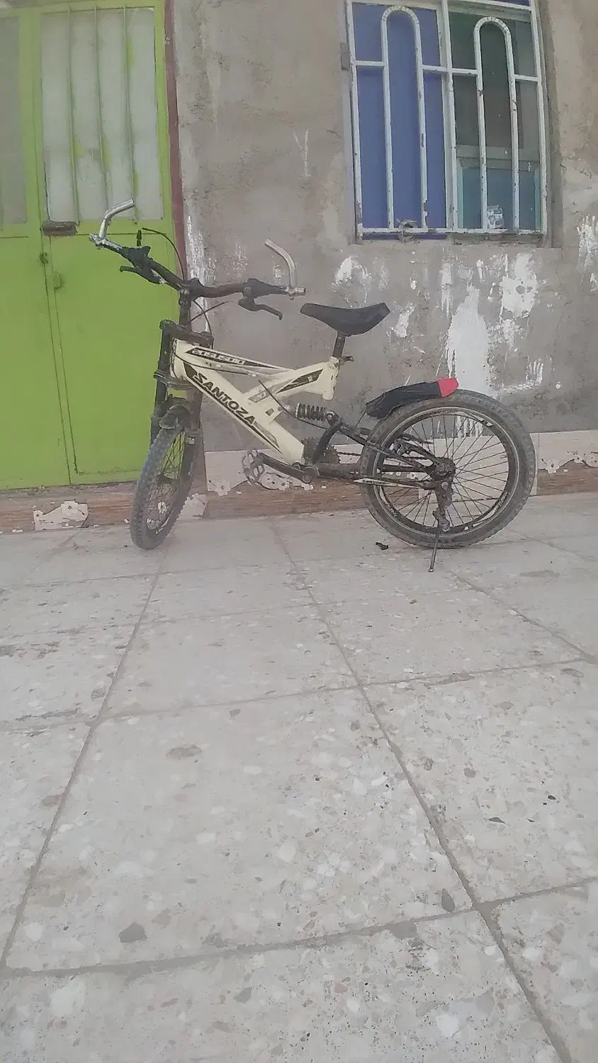 دوچرخه|دوچرخه، اسکیت، اسکوتر|زهک, |دیوار