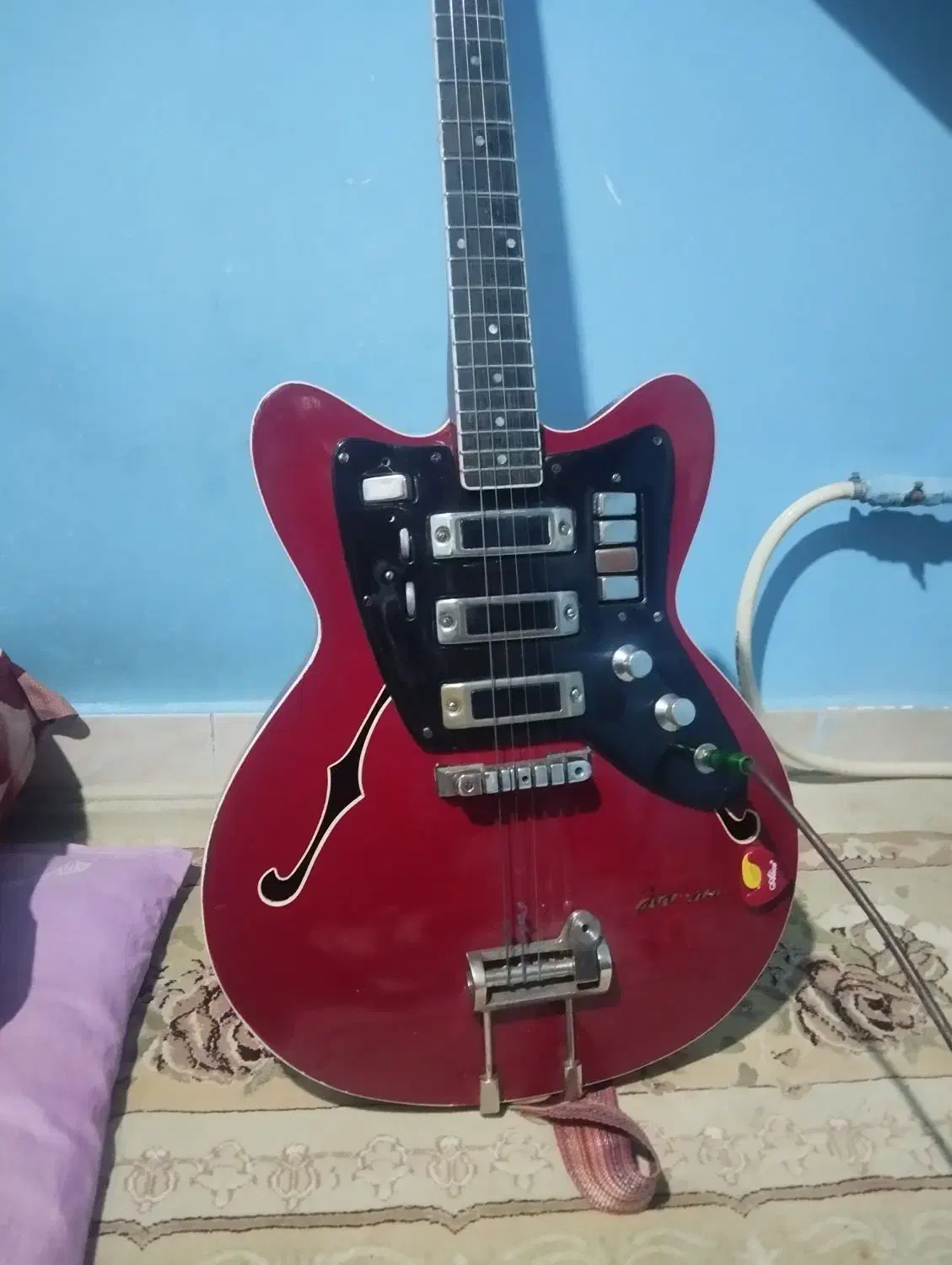 گیتار الکتریک تورنادو|گیتار، بیس، امپلیفایر|اردبیل, |دیوار