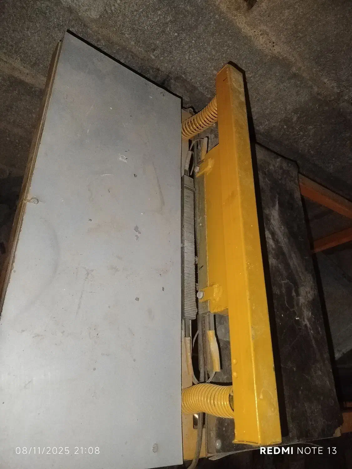 یک دستگاه پرس صنعتی و اسکاج بافی به فروش می‌رسد.|ماشین‌آلات صنعتی|شیراز, جمال آباد|دیوار