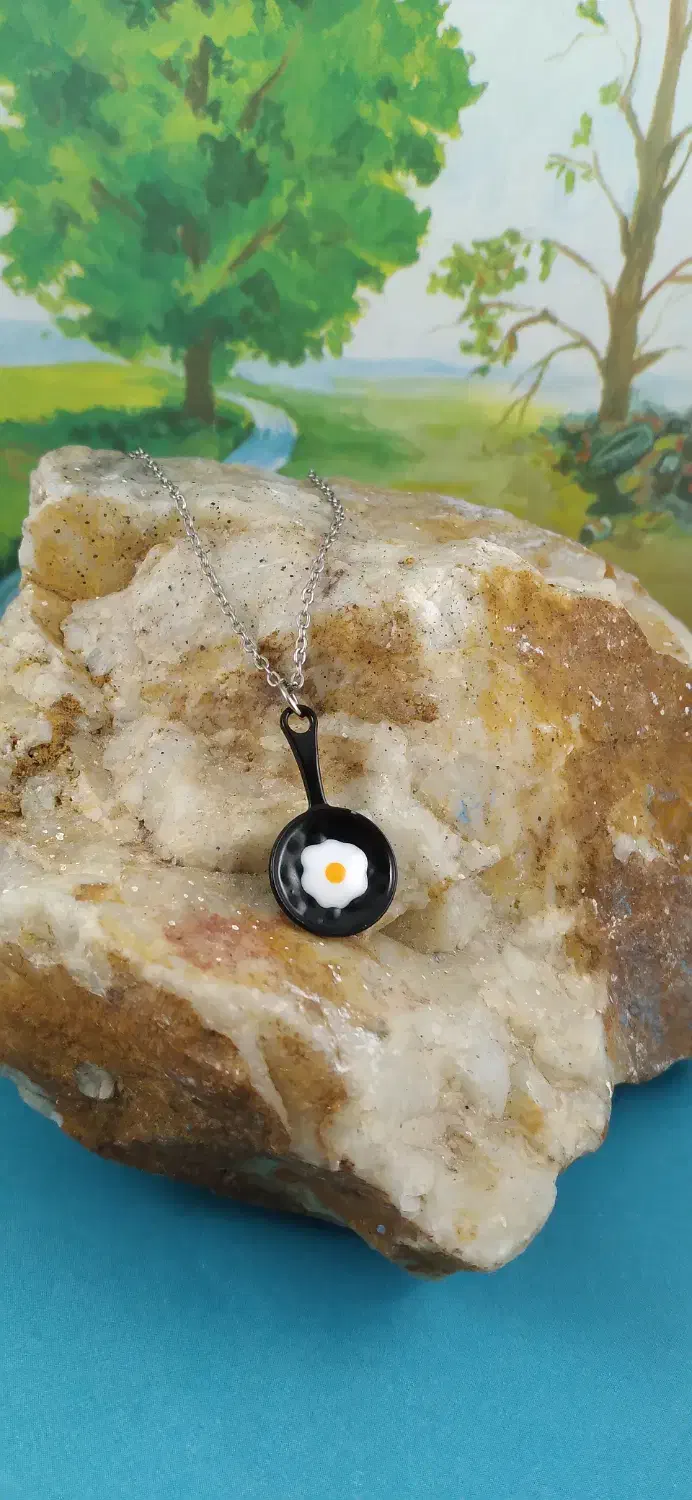 گردنبند نیمرو|بدلیجات|قدس, شهر‌قدس|دیوار