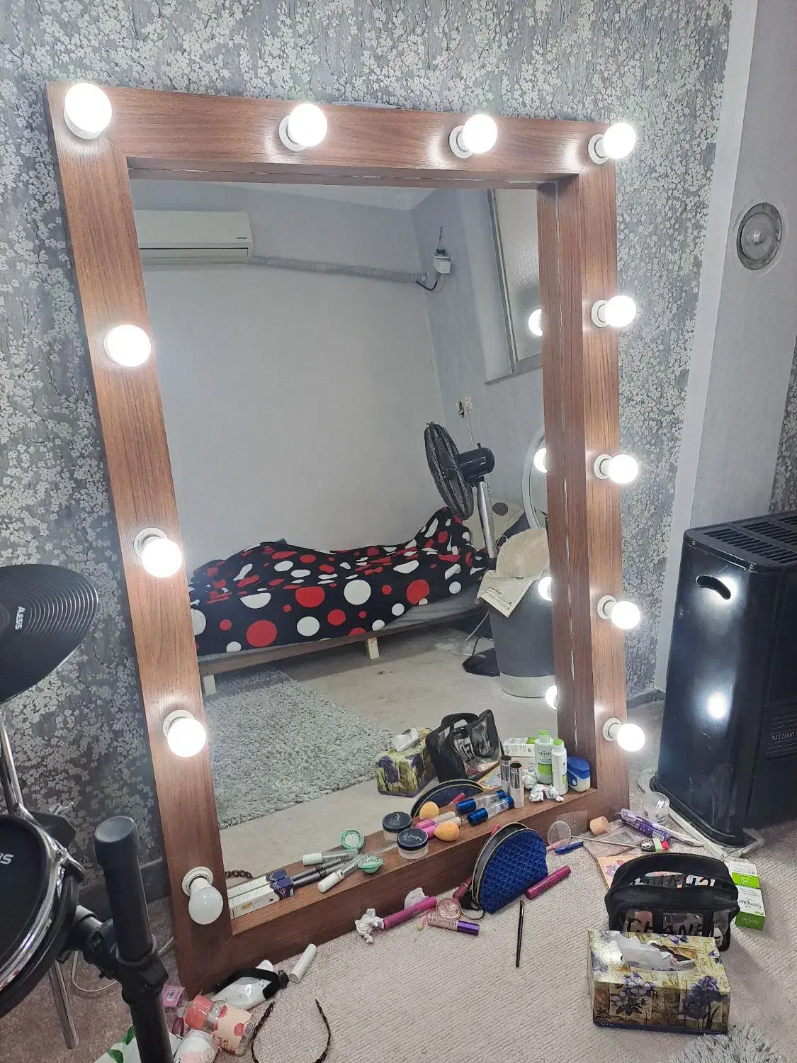 آینه قدی|آینه|ساری, |دیوار