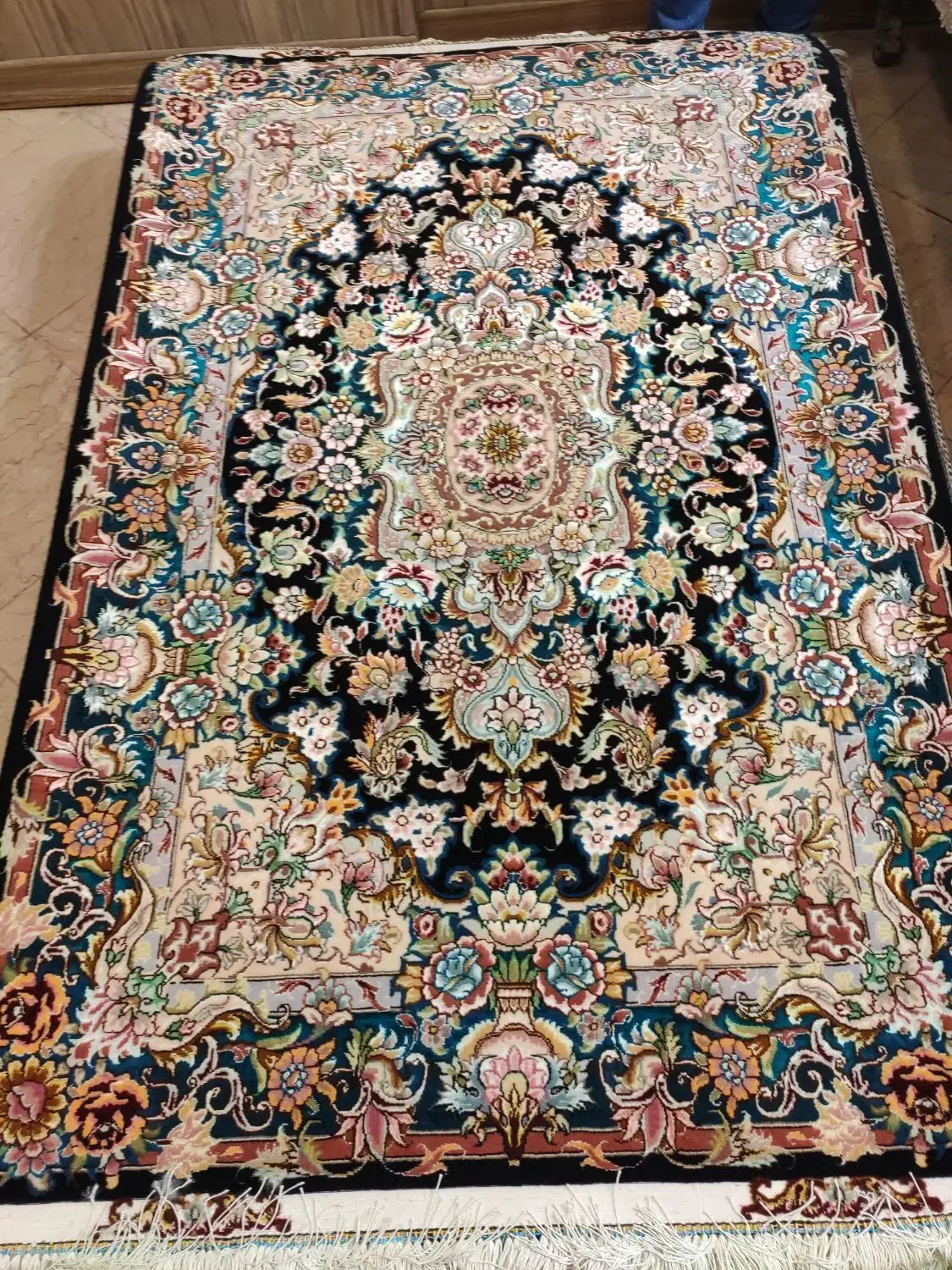 ذرع نیم خطیبی کف ابریشم|فرش|تهران, حکمت|دیوار