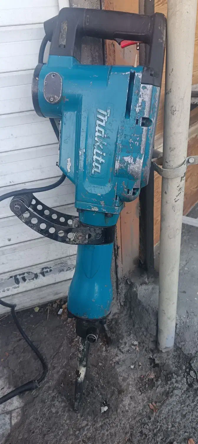 هلتی ماکیتا اصل ژاپن مدل قدیم 15 کیلوی به شرط|ابزارآلات|سنندج, |دیوار