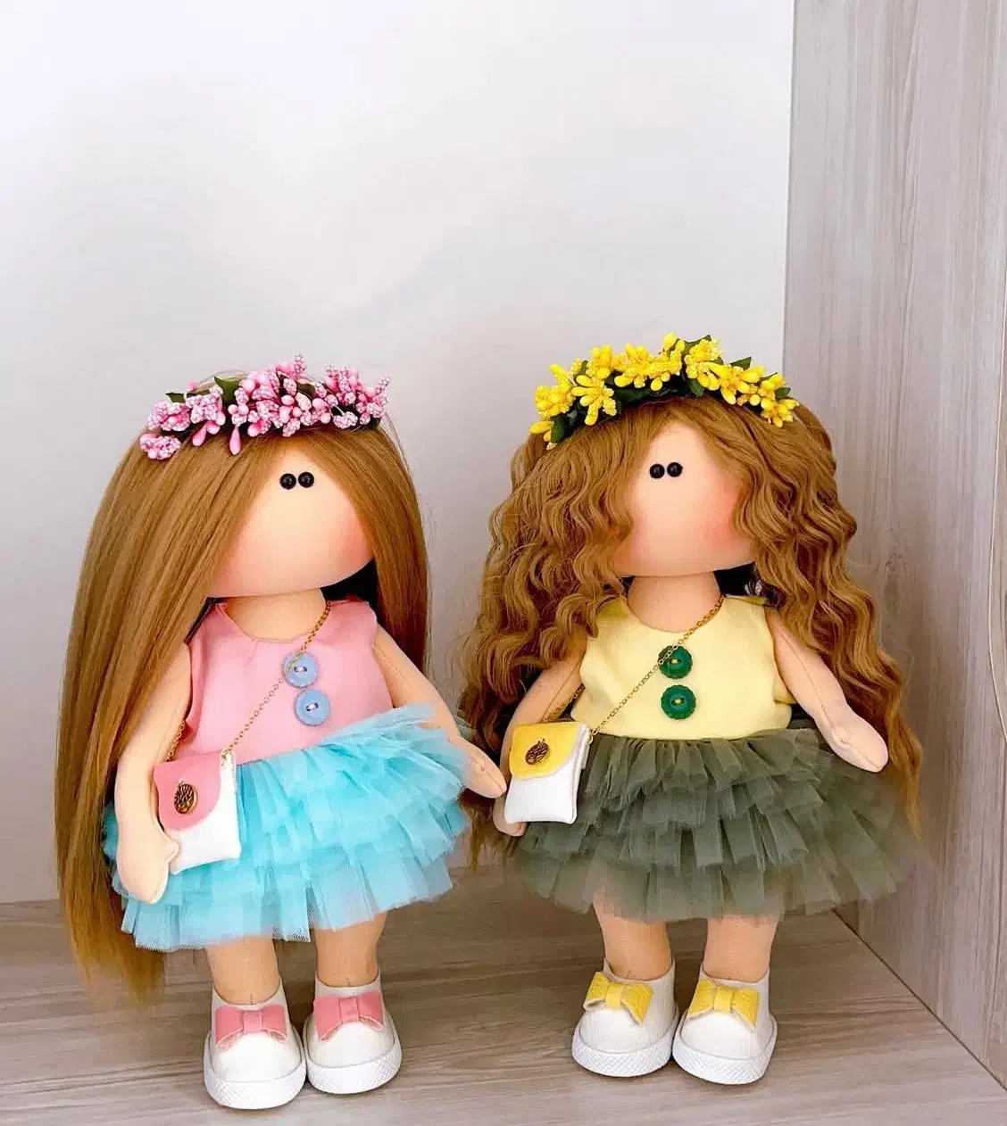 عروسک/ اسباب کودک|اسباب‌بازی بچه|کبودرآهنگ, |دیوار