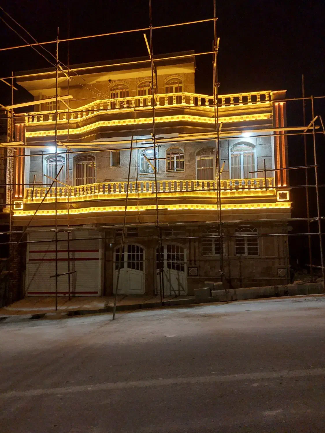 باسلام بنده اوستاسنگ کاری هستم نمای رومی میزنم|خدمات پیشه و مهارت|ارومیه, |دیوار