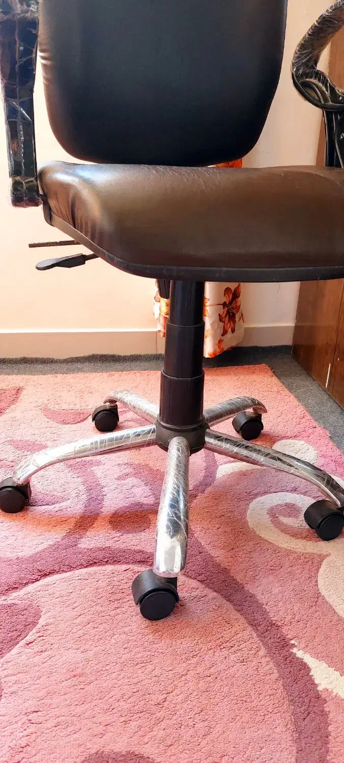 صندلی اداری راحتی چرخدار گردان|صندلی و نیمکت|کرج, باغستان|دیوار