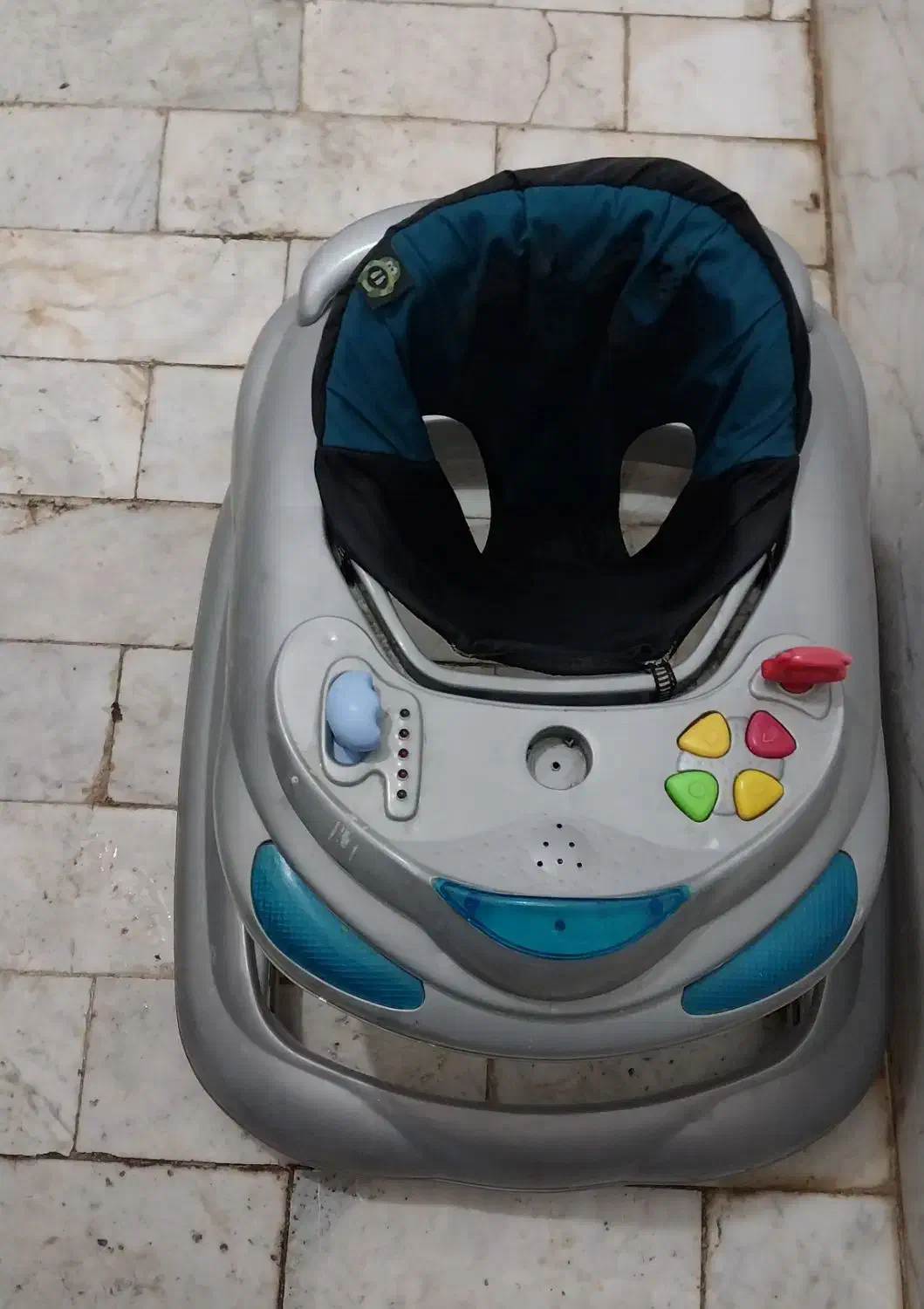 کالسکه وروروئک|کالسکه و لوازم جانبی|سبزوار, قلعه‌نو دهزار|دیوار