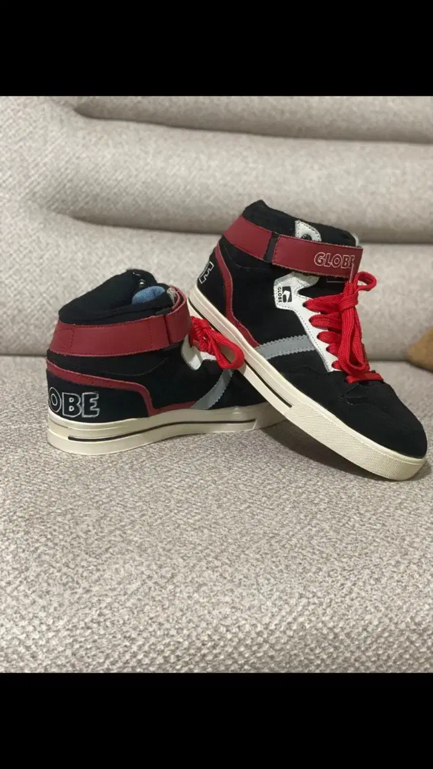 کتانی ساقدار|کیف، کفش، کمربند|رشت, گلباغ نماز|دیوار