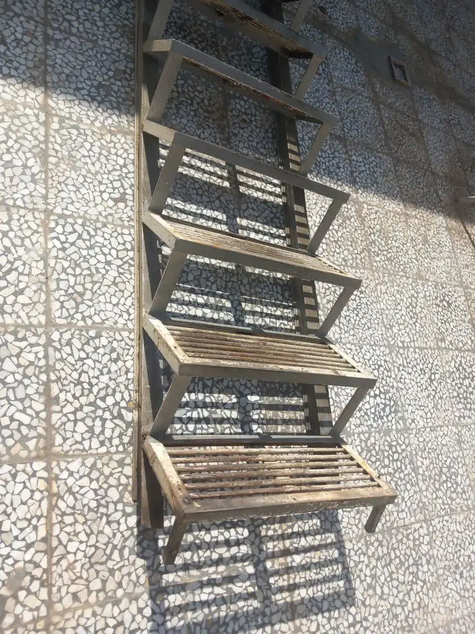 پله آهنی|مصالح و تجهیزات ساختمان|کاشان, باغ ماجد|دیوار