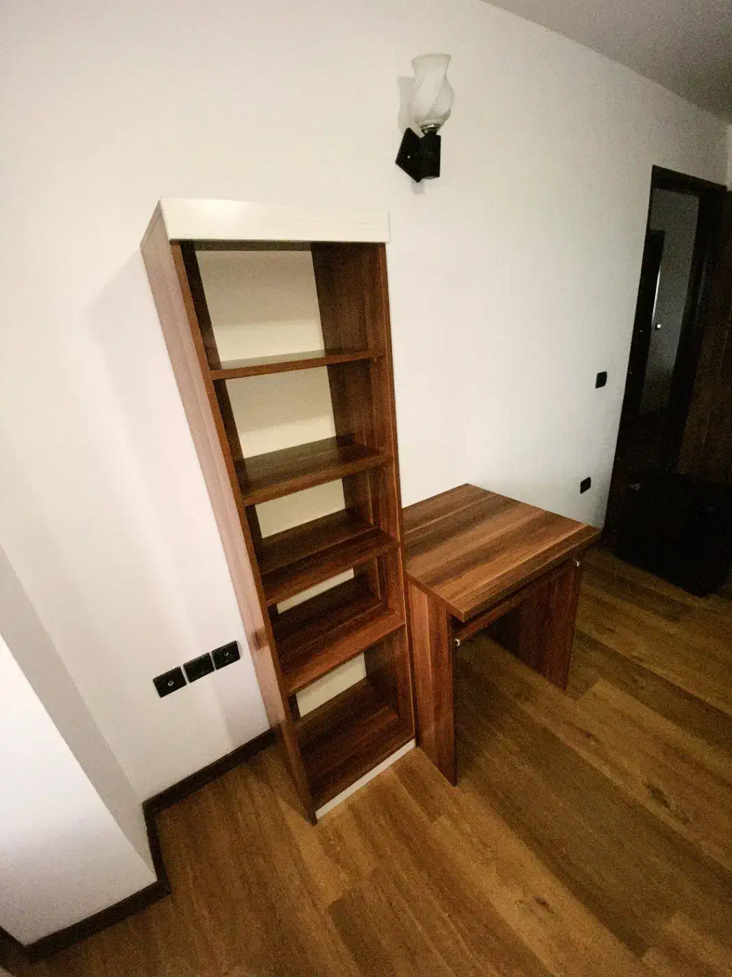 میز کامپیوتر و کتابخونه|میز تحریر و کامپیوتر|بندر انزلی, سی متری|دیوار