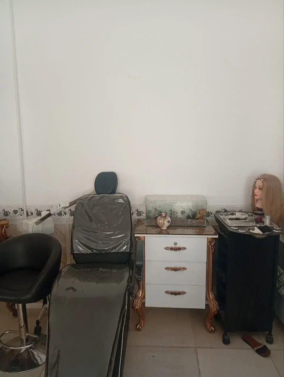 وسایل ارایشگاه|آرایشگاه و سالن‌های زیبایی|ابرکوه, |دیوار