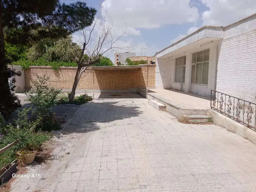 اجاره مکان اداری و تجاری ویلاشهر بر اصلی معلم 720م|اجارهٔ دفتر کار، اتاق اداری، مطب|نجفآباد, ویلاشهر|دیوار