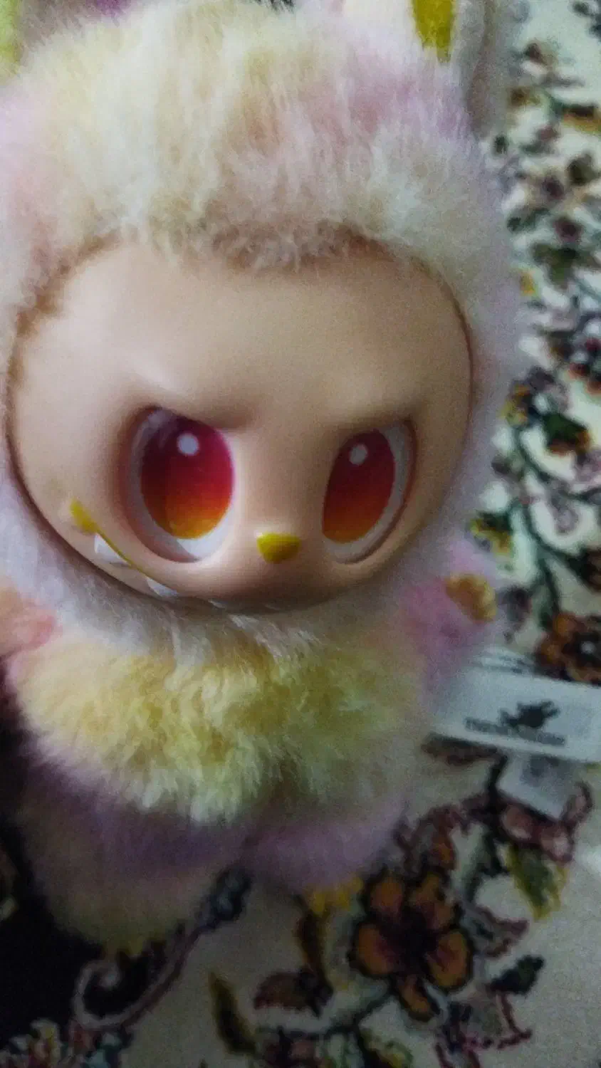 عروسک لبوبو|اسباب‌بازی بچه|قدس, شهر‌قدس|دیوار