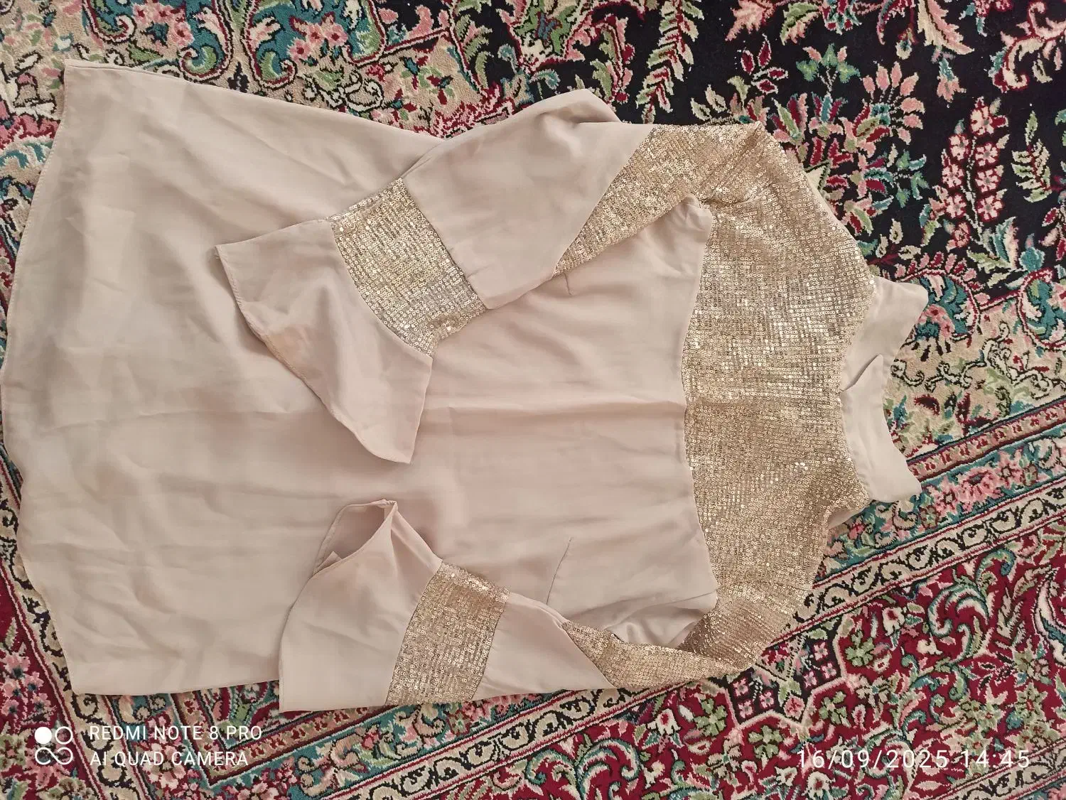 شومیز|لباس|سنقر, |دیوار