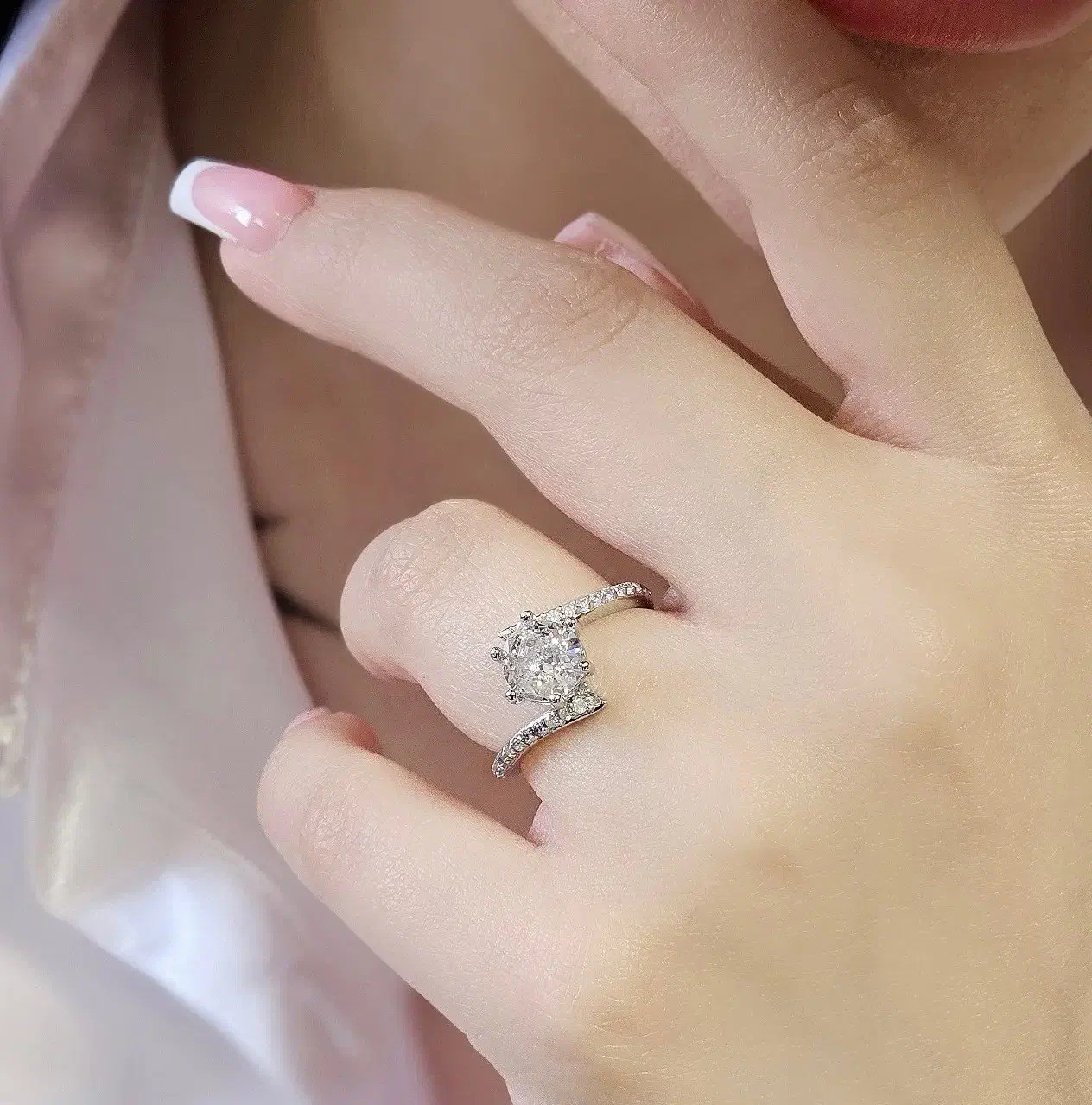 انگشتر جواهر تمام نقره تک داش هلالی عین طلا نامزدی|بدلیجات|تبریز, |دیوار