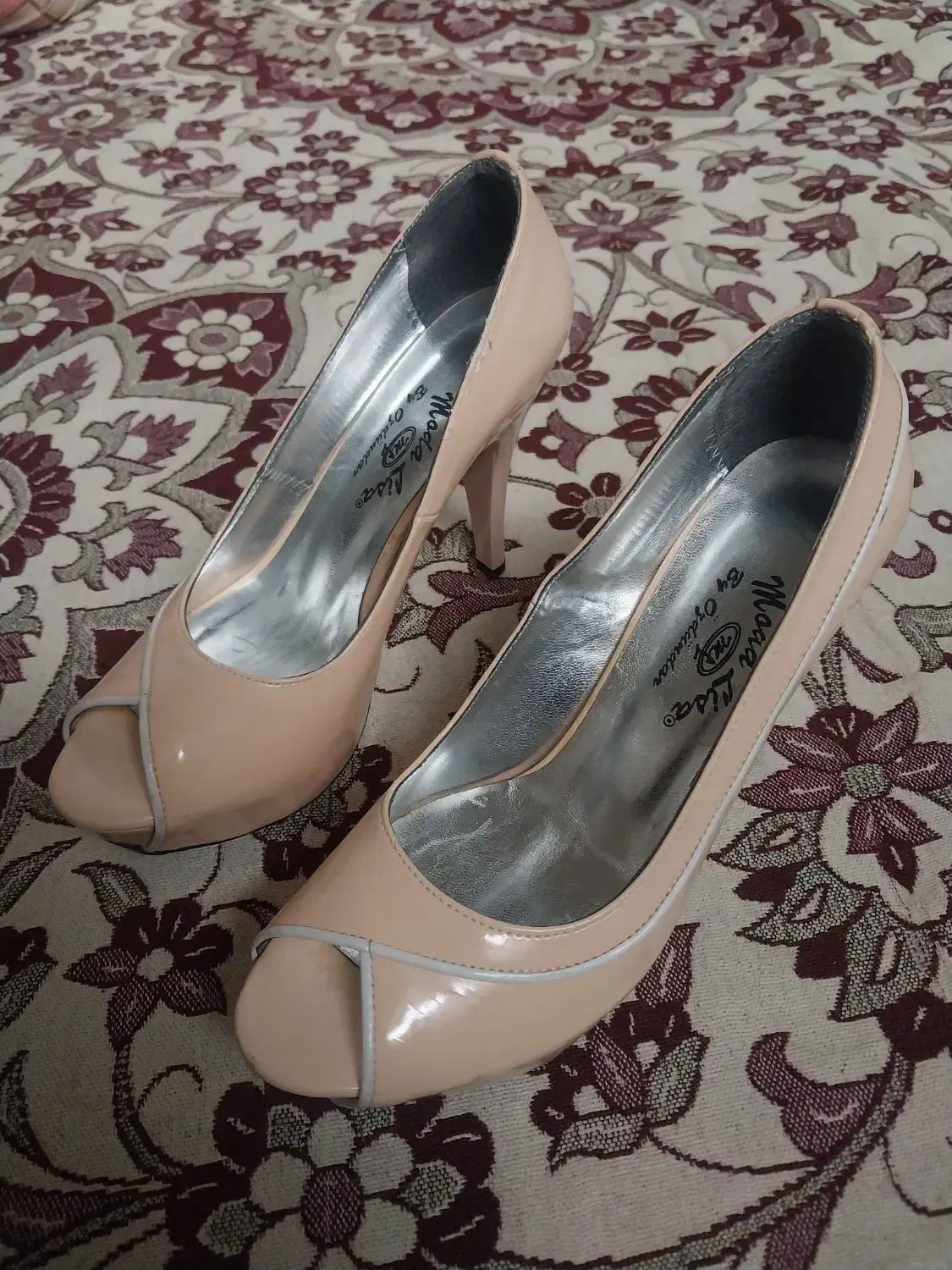 کفش مجلسی|کیف، کفش، کمربند|خوی, |دیوار