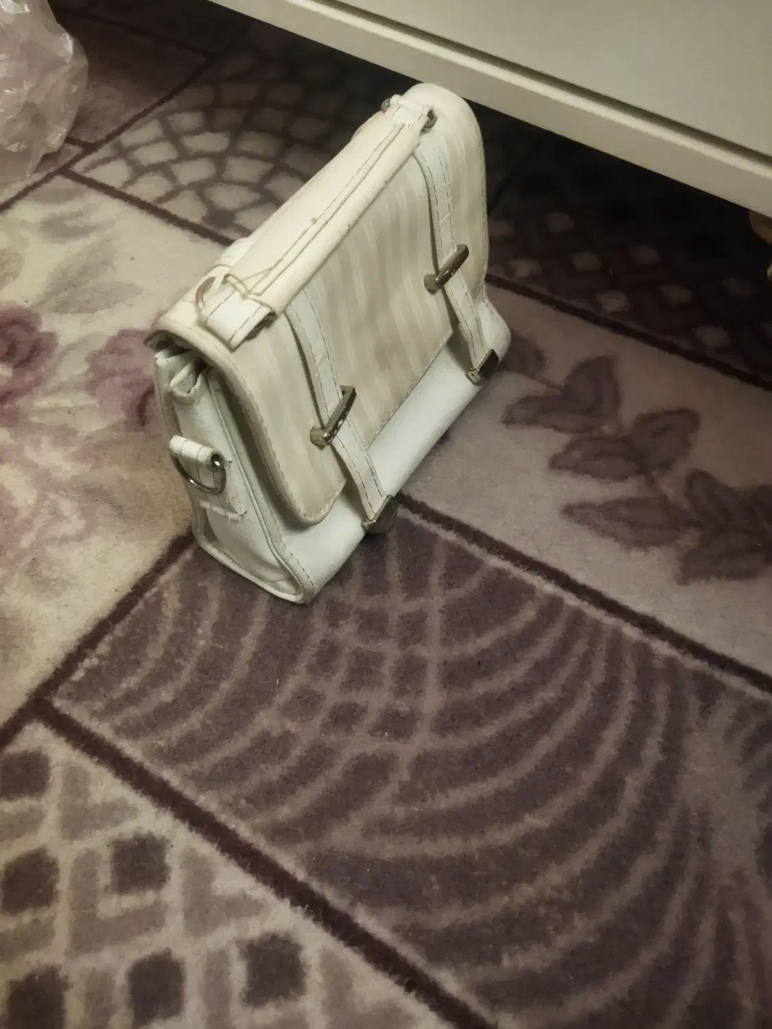 دوکیف|کیف، کفش، کمربند|اقبالیه, |دیوار