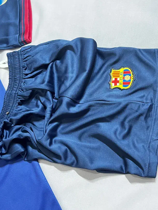 کیت ست تیشرت و شورت باشگاهی فوتبالی بارسا1999|لباس|قم, نیروگاه|دیوار