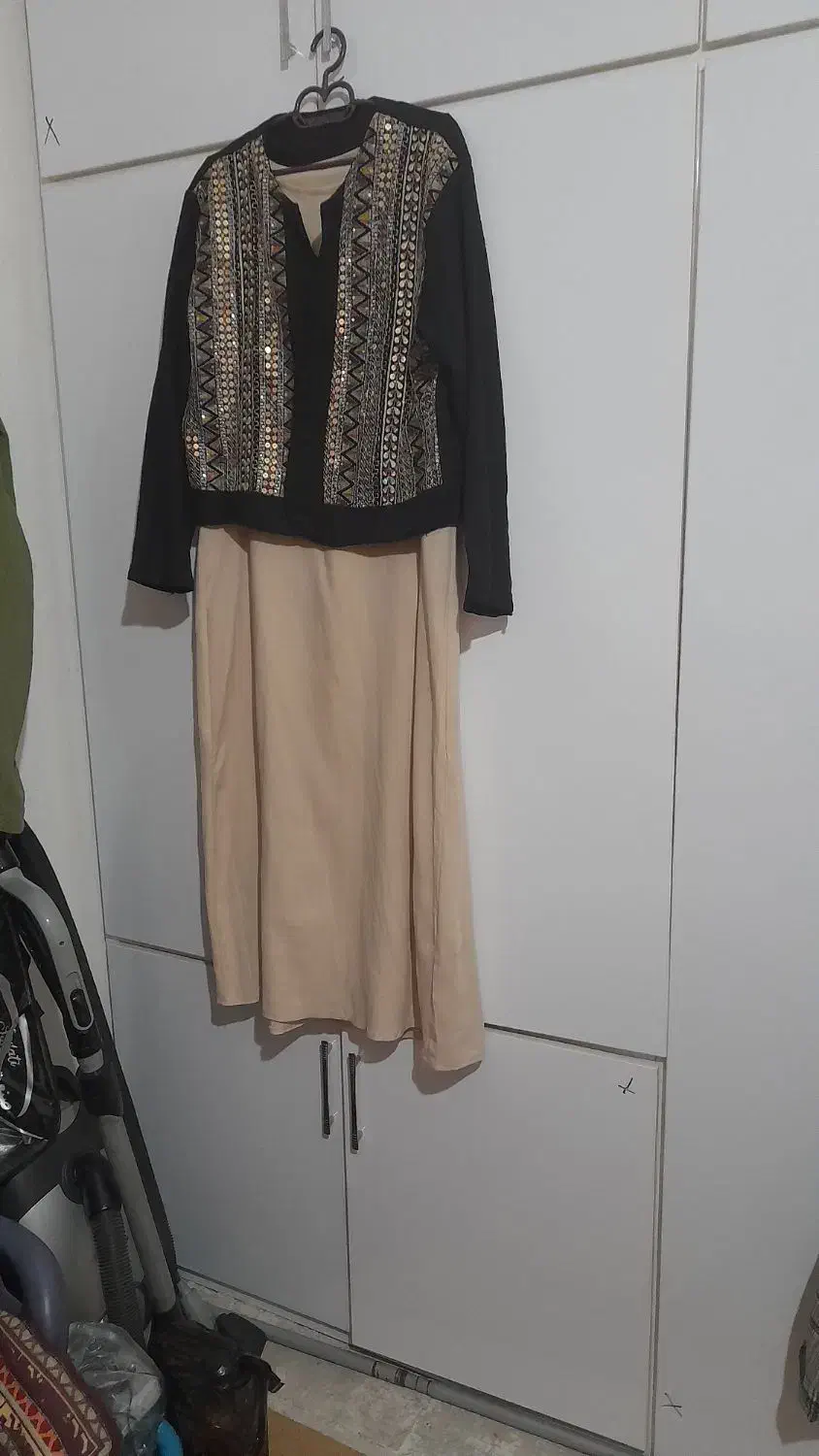 لباس مجلسی|لباس|صدرا-فارس, فاز ۲|دیوار