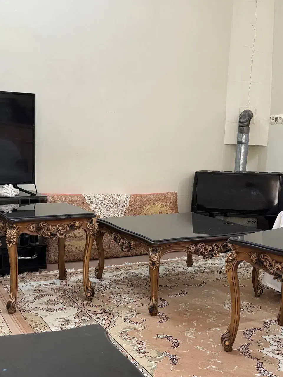 میز جلو مبلی نو و در حد نو|مبلمان خانگی و میز عسلی|کاشمر, |دیوار