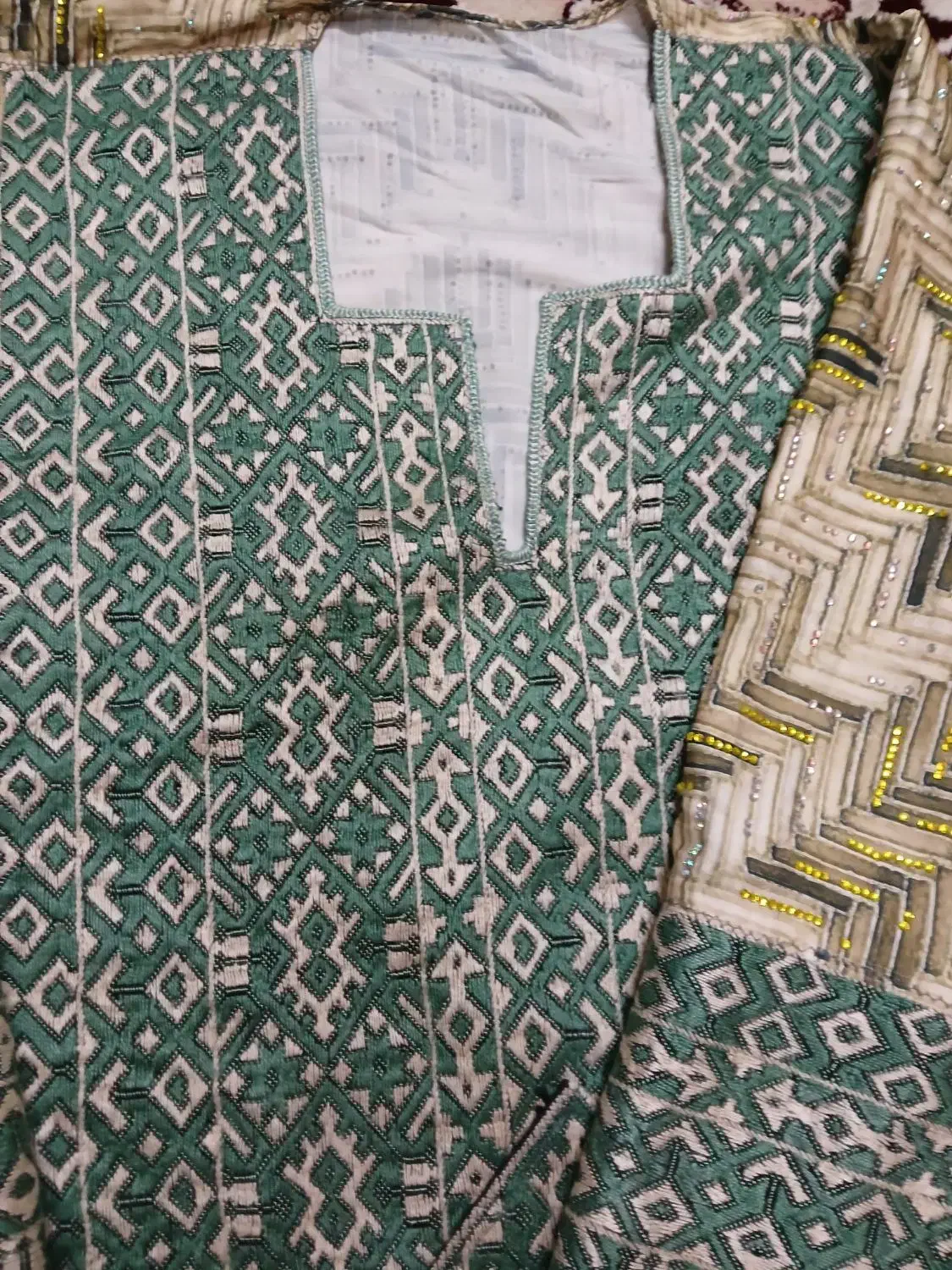 زیاستین لباس|لباس|زاهدان, |دیوار