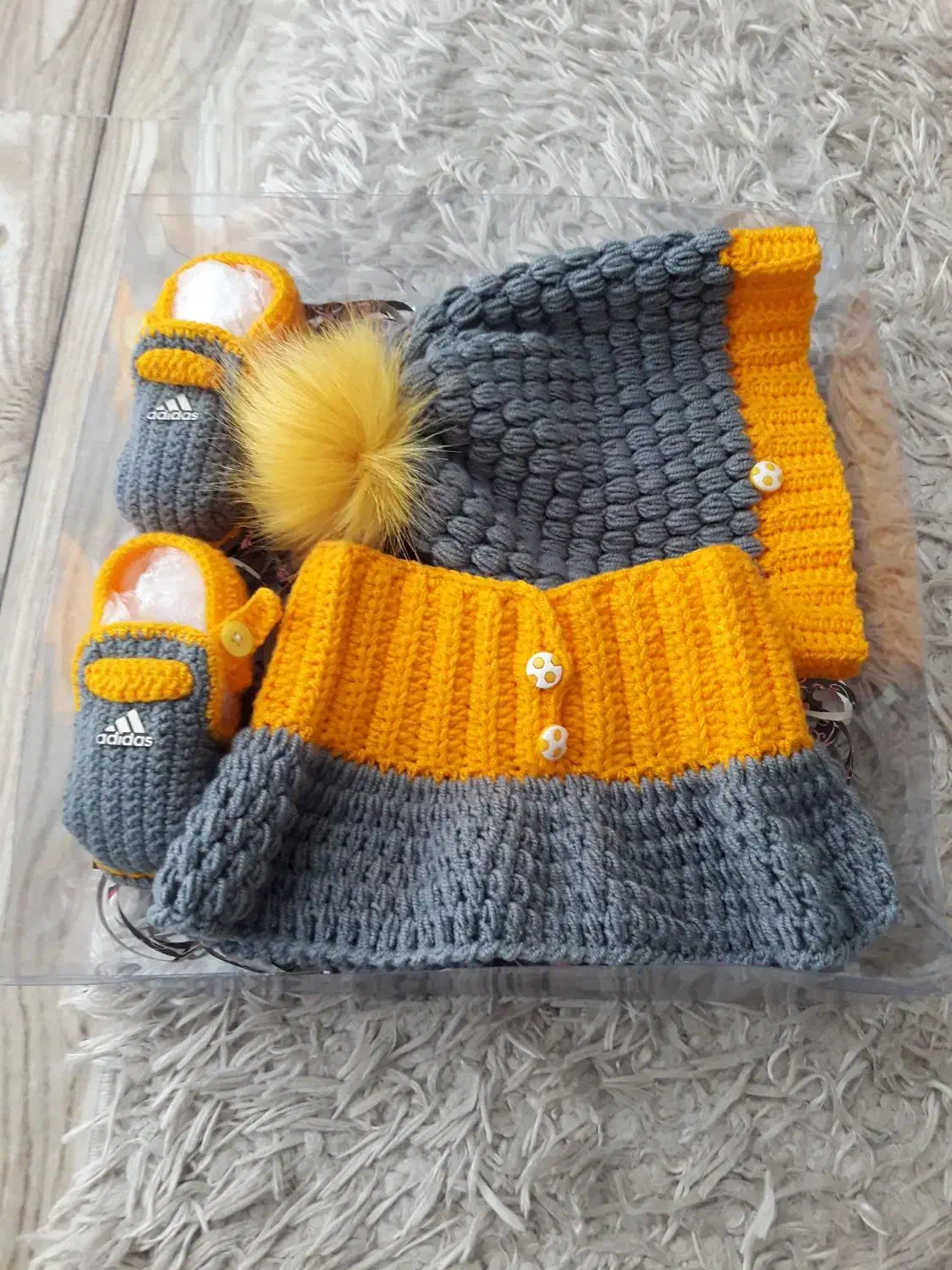 کلاه وشال و پاپوش|کفش و لباس بچه|صومعهسرا, |دیوار