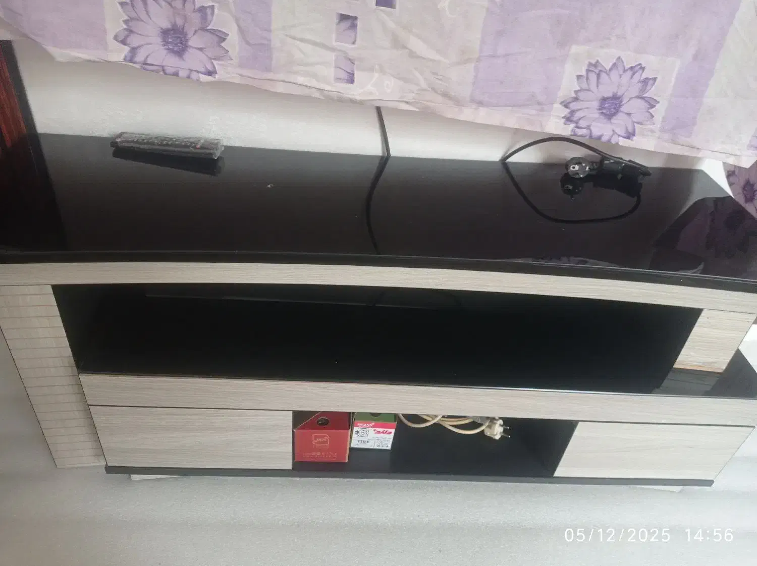 میز تلویزیون در حد نو شیک و مرتب|میز تلویزیون|کنگاور, |دیوار