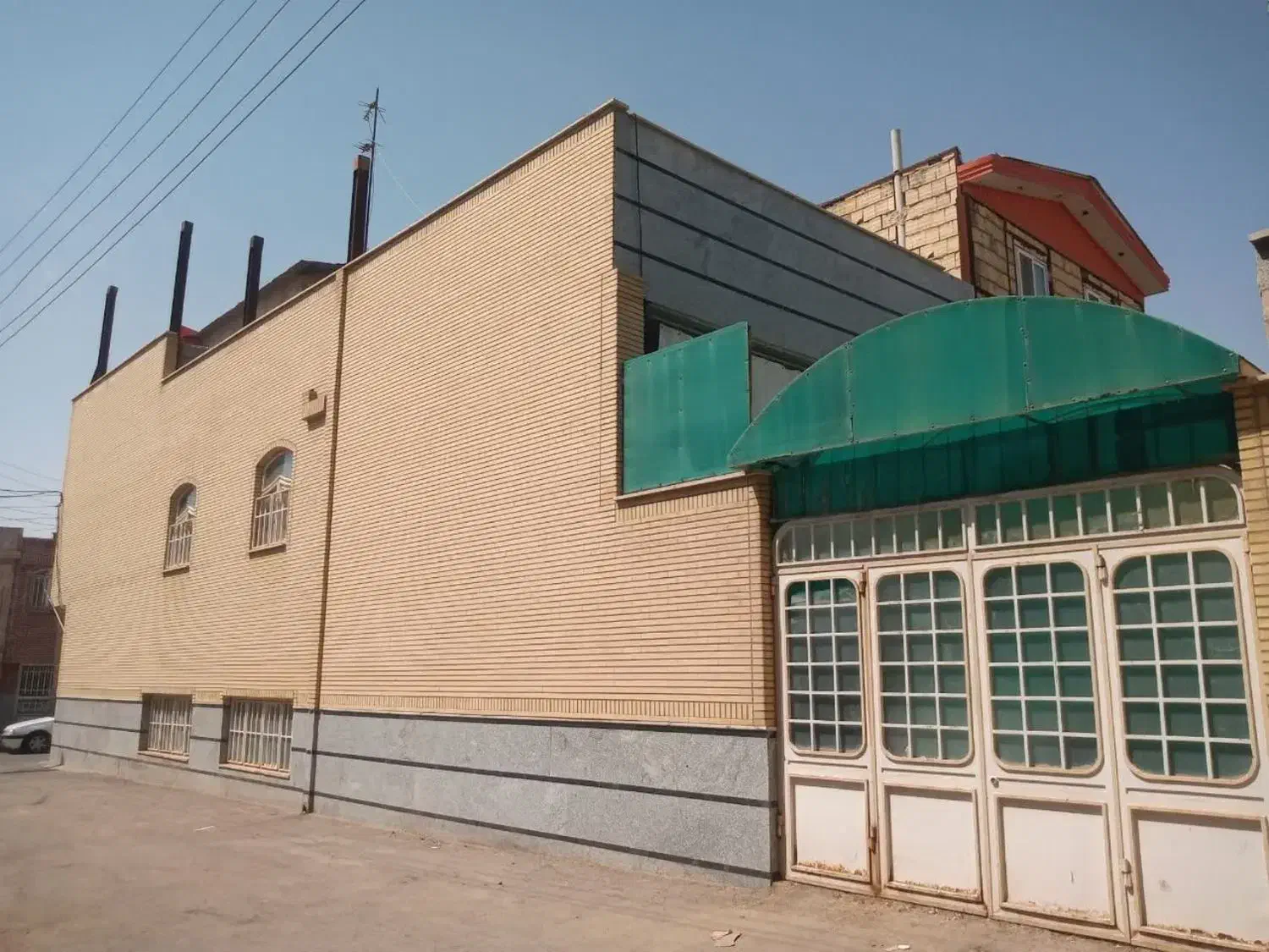 منزل ویلایی ۱۳۰ متری شیک و تمیز|فروش خانه و ویلا|قم, شهرک مهدیه (مدرس)|دیوار