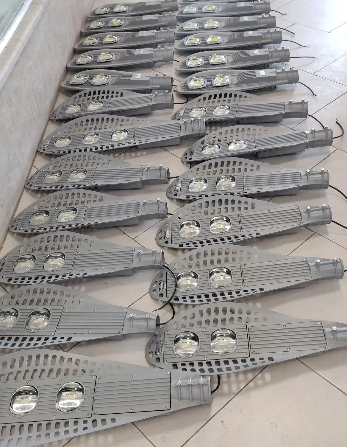 چراغ خیابانی ۲۰۰ وات  ضمانت تعویض|لامپ و چراغ|تهران, سعادتآباد|دیوار