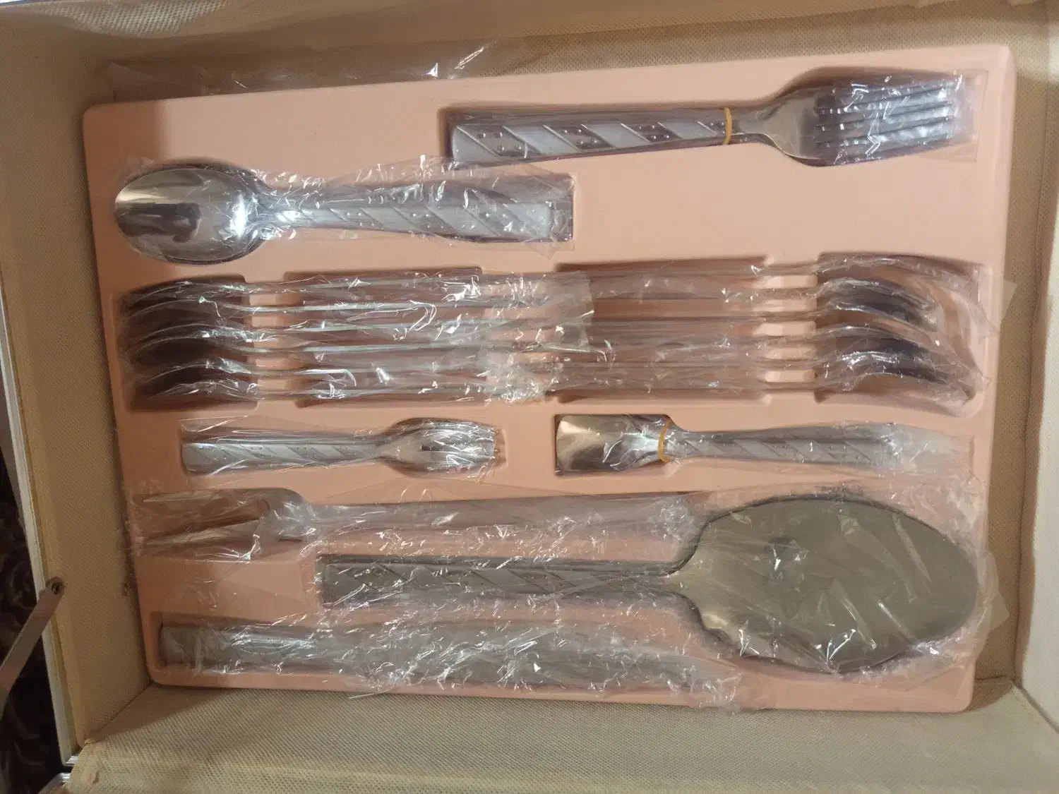 ست قاشق چنگال چمدون عروس نو|ظروف سرو و پذیرایی|کرج, شهرک فهمیده|دیوار