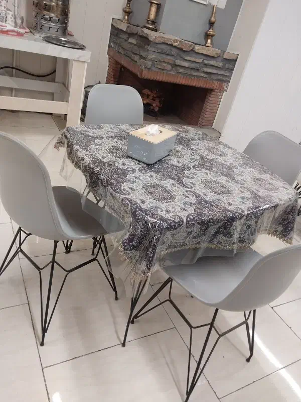 تابلو چلنیوم و میزوصندلی|فروشگاه و مغازه|یزد, |دیوار