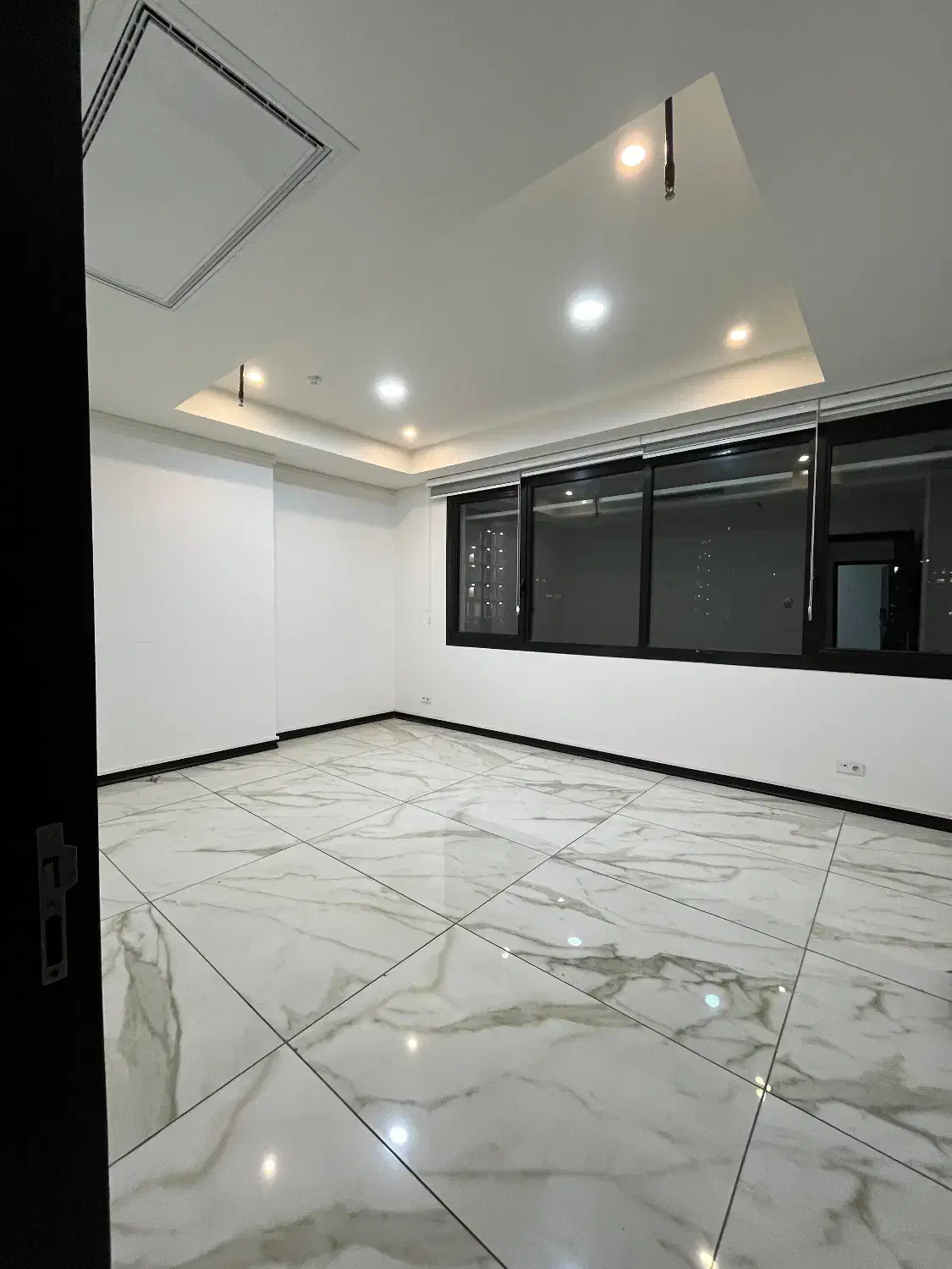 ۱۰۷متر سند اداری/۴ پارکینگ/چشم انداز کاخ|اجارهٔ دفتر کار، اتاق اداری، مطب|تهران, زعفرانیه|دیوار