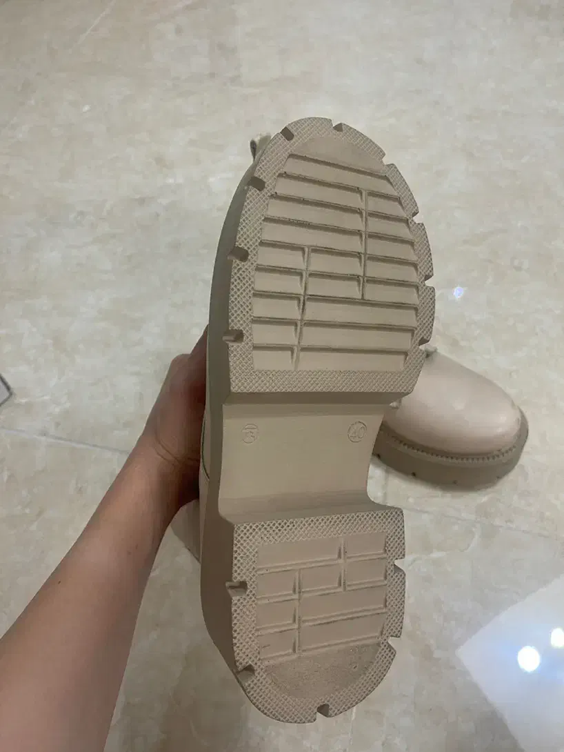 بوت|کیف، کفش، کمربند|بیرجند, |دیوار