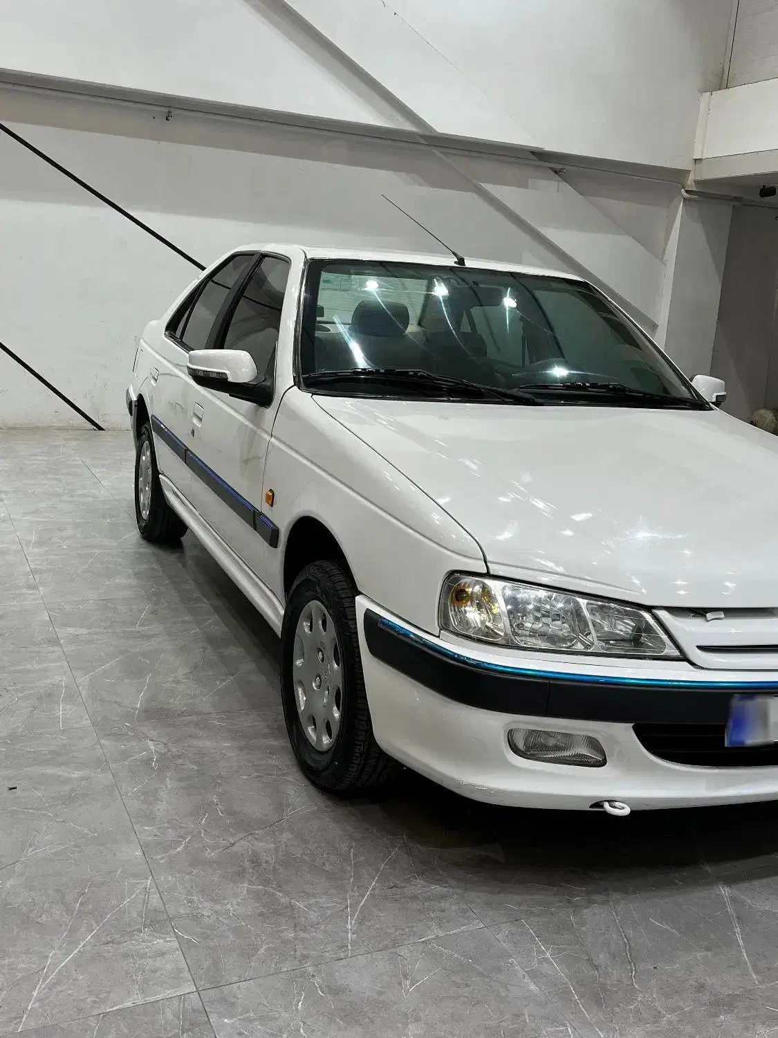 پژو پارس ۹۲ سفید|خودرو سواری و وانت|گنبد کاووس, |دیوار