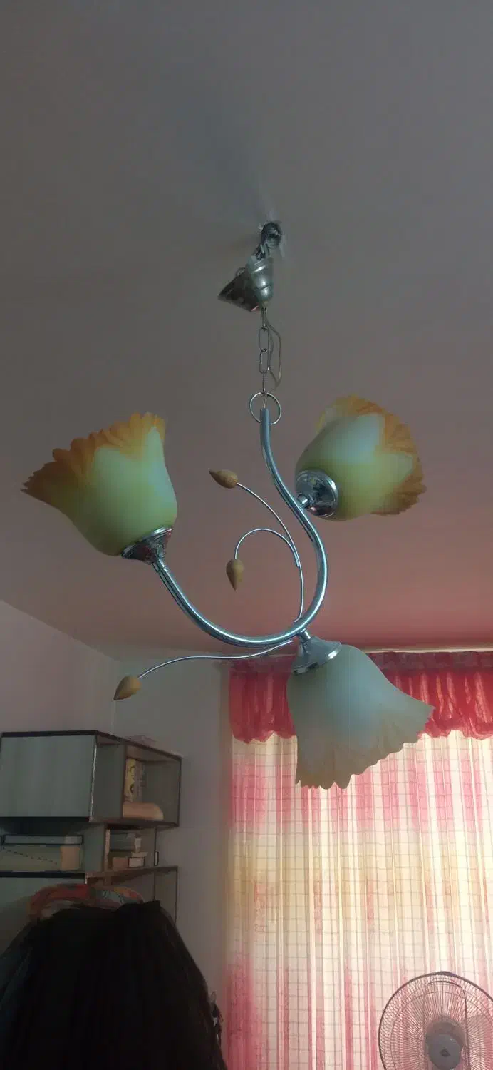 دو عدد لوستر سه شعله نهصد ، شش شعله یک و دویست|لوستر و چراغ آویز|ساوه, |دیوار