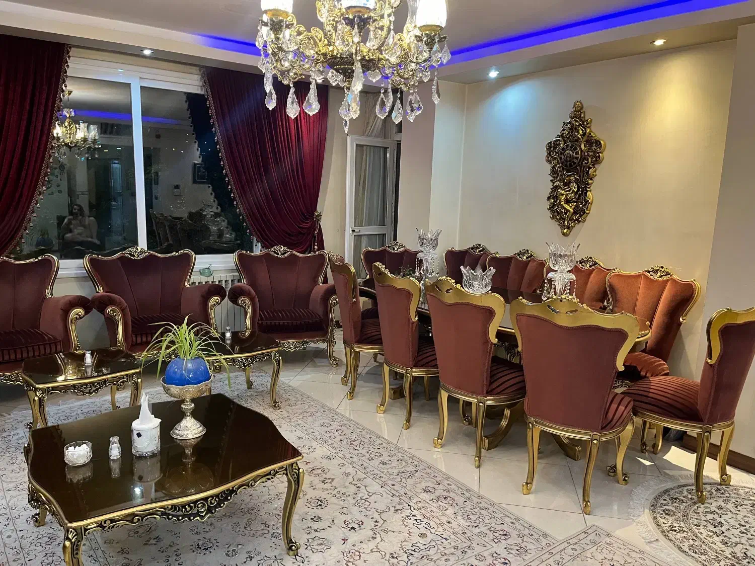مبل سلطنتی ۹نفره چوب گردو  همراه ناهارخوری و لوستر|مبلمان خانگی و میز عسلی|اصفهان, کوی امیریه|دیوار