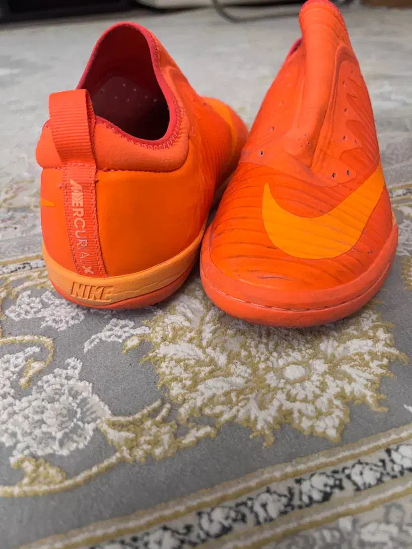 کتونی فوتبال سایز 44|کیف، کفش، کمربند|دماوند, گیلاوند|دیوار