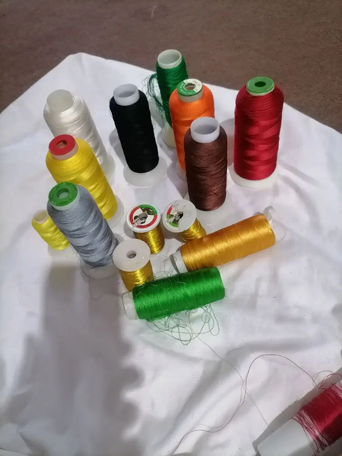 نخ گلدوزی بفروش میرسد|لوازم خیاطی و بافتنی|یاسوج, |دیوار