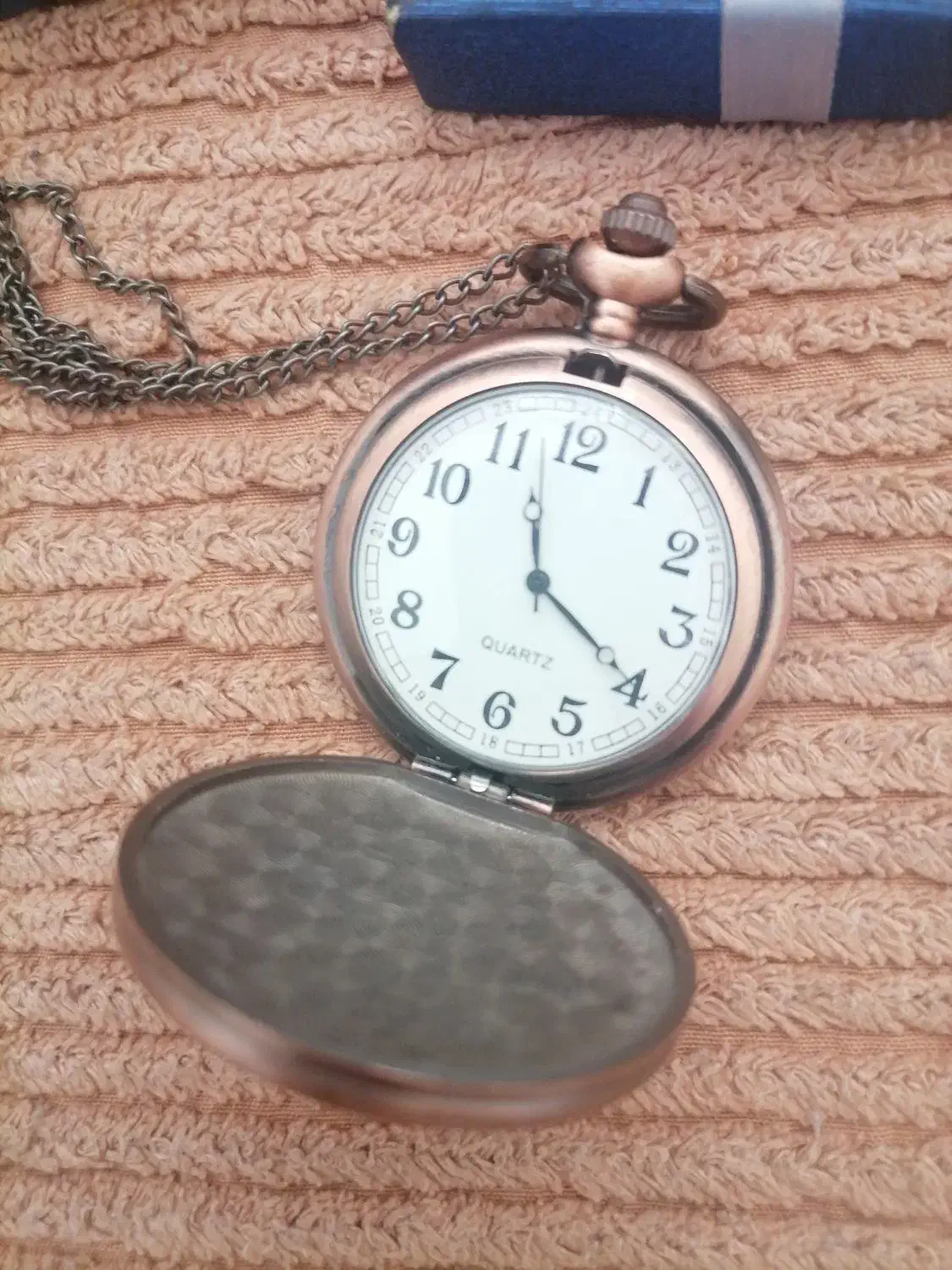 ساعت جیبی نو|ساعت|تربتحیدریه, شهید قرنی|دیوار