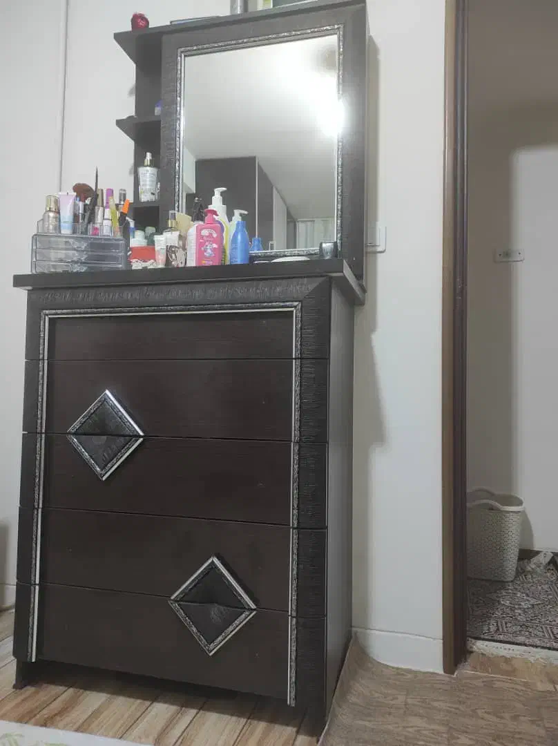 دراور همراه با آینه و دکور داخل|جاکفشی، کمد، دراور|فولادشهر, B6|دیوار