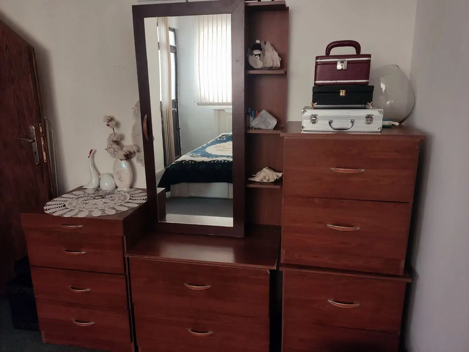 میز آرایشی و دراور|جاکفشی، کمد، دراور|صدرا-فارس, فاز ۱|دیوار