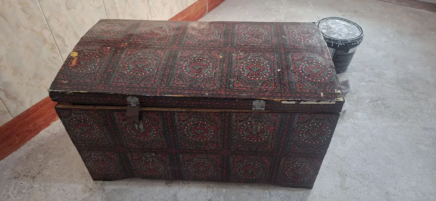 صندوقچه بزرگ|کلکسیون اشیاء عتیقه|جلین, |دیوار