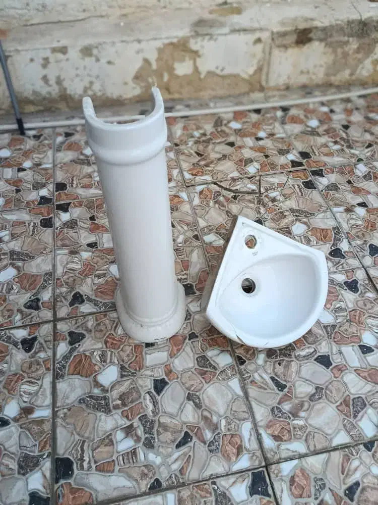 روشویی سرویس بهداشتی و درب چوبی|لوازم حمام|شیراز, شریف‌آباد|دیوار